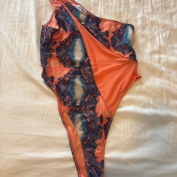 One shoulder snake pattern bathing suit. - Picture 2 of 2